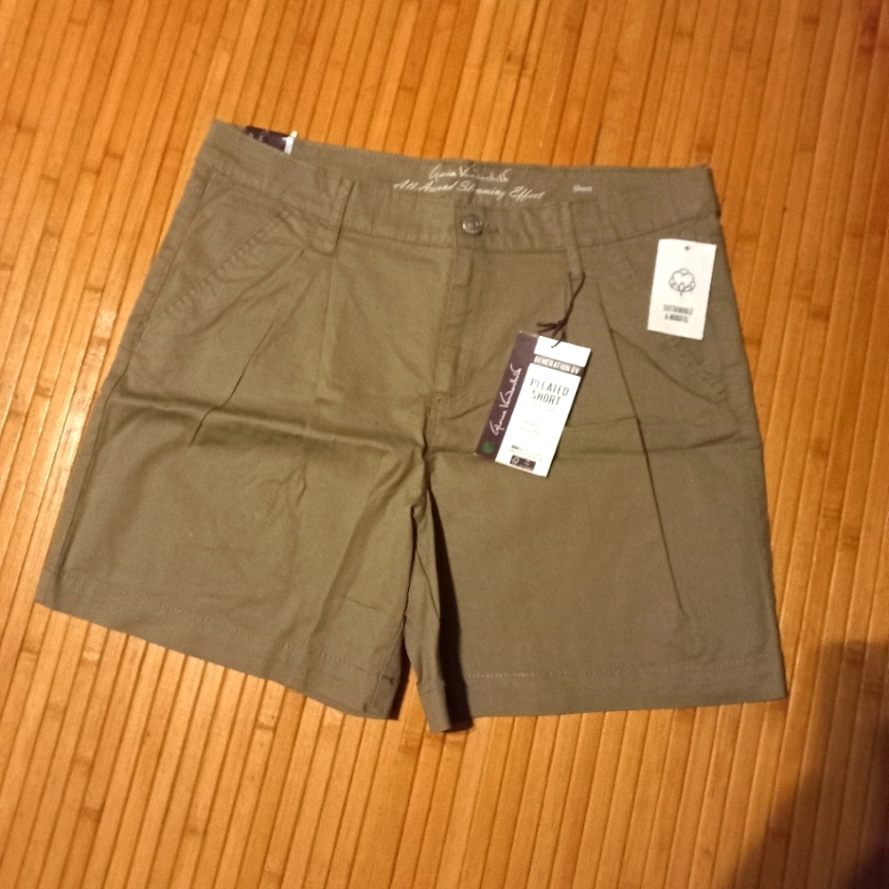 Gloria Vanderbilt Pleated Shorts